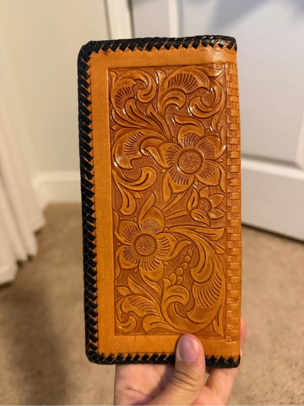 Vintage Hand Tooled Brown Leather Bifold Women’s Wallet w/ Zipper Pocket
